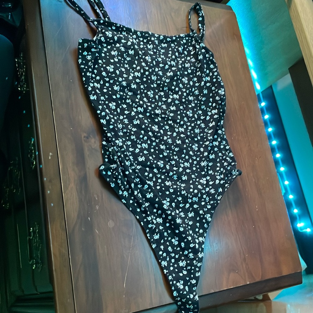 this says Large but definitely runs as a S/M